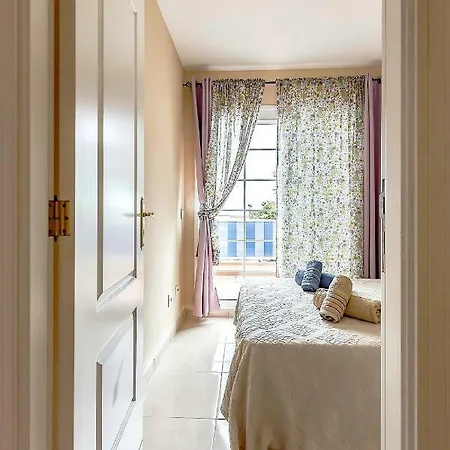 Luxury Beach House With 4 Bedrooms *