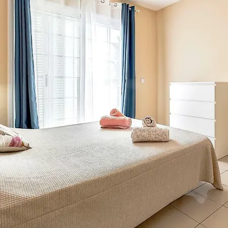 Luxury Beach House With 4 Bedrooms *